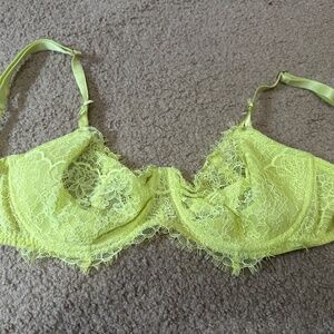 Vicotoria Secret’s lime green bra